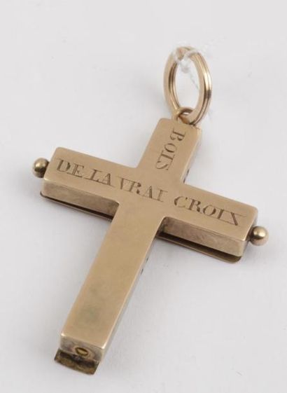 null Pendentif «Croix Reliquaire» en or jaune. P. 5,4 g