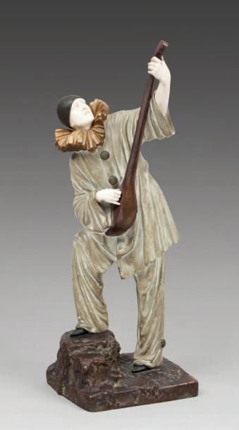 Demeter H. CHIPARUS (1888- 1950) Pierrot à la mandoline Sculpture en bronze et ivoire,...