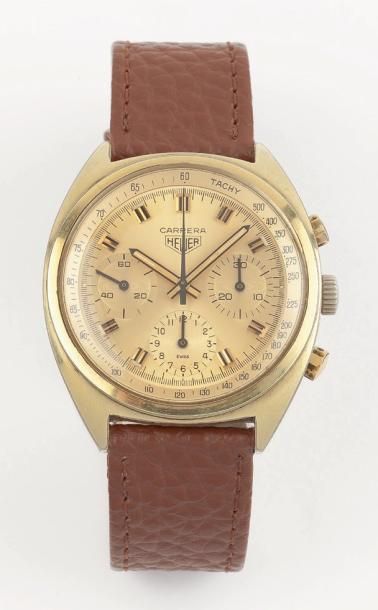 HEUER CARRERA VERS 1970 Chronographe bracelet en métal plaqué or. Boîtier tonneau,...