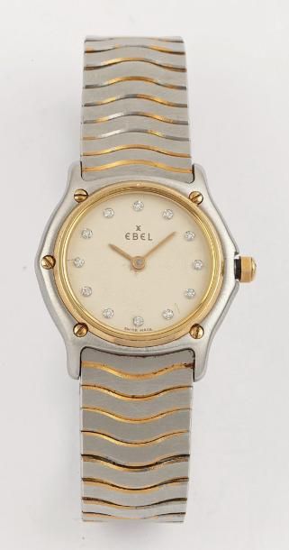 EBEL VERS 1980 Montre bracelet de dame en acier. Boitier rond, couronne et lunette...