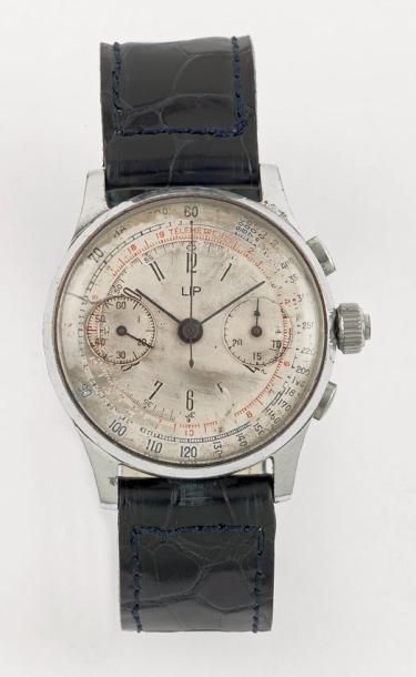 LIP VERS 1940 Chronographe bracelet en métal plaqué or. Boîtier rond, fond acier....