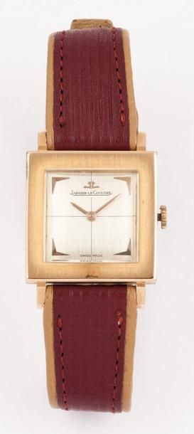 JAEGER LECOULTRE N° 848694 VERS 1950 Montre bracelet carrée en or. Cadran crème avec...