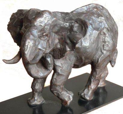 José Maria David L' éléphant marchant Bronze patiné marron. Fondeur Landowski 2/8...