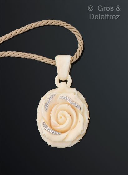 null Gold pendant, chased with a rose topped with lines of brilliant-cut diamonds....