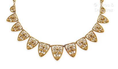 null Necklace "Drapery" in yellow gold, composed of a fall of links in the form of...