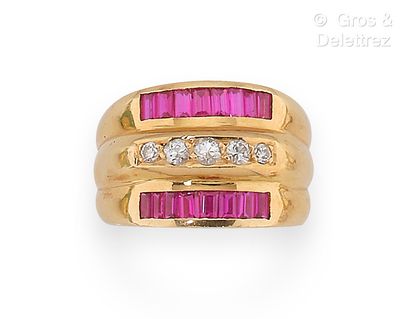 null Triple Jonc" ring in yellow gold, set with a line of brilliant-cut diamonds...