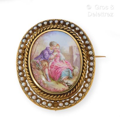 null Broche en or jaune torsadé, ornée d’une miniature peinte émaillée sur nacre...