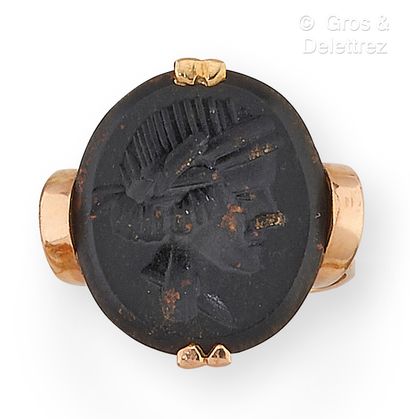 Yellow gold ring, set with an intaglio on...