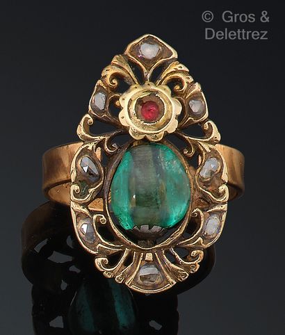 null 
Ring "Palmette", composed of an element set with an emerald pebble in an openwork...