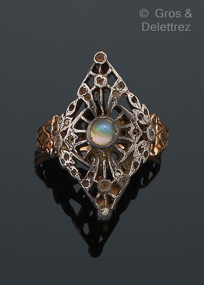 null Ring " Navette " in silver openwork, decorated with mother-of-pearl. The ring...