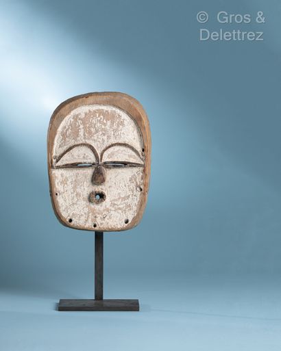 Object: Mask 
Ethnicity: Puvi 
Description:...