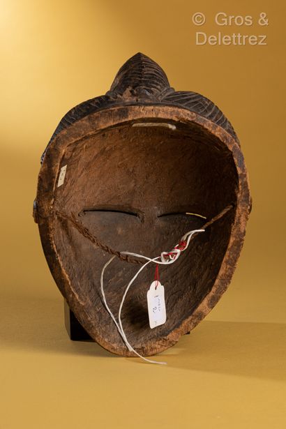 null Object : Mask

Ethnic group : Balumbou

Country : Gabon

Description: Two-colored...