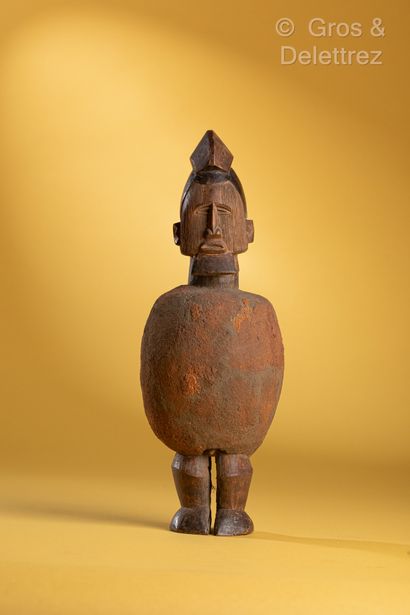 null Objet : Statue

Ethnie : Bateke – Congo

Description : Statue biface avec charge....
