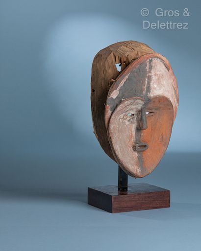 null Object : Mask

Ethnic group: Tsogho-Obamba

Description: Mask divided into two...