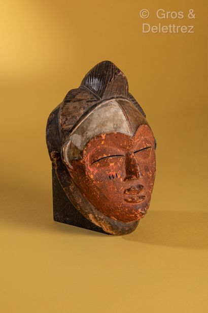 null Object : Mask

Ethnic group : Balumbou

Country : Gabon

Description: Two-colored...