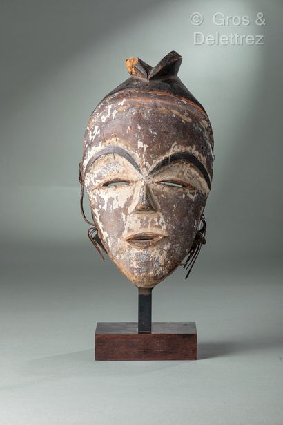 Object: Mask 
Ethnic group: Massengo 
Description:...