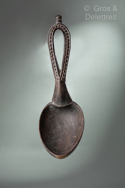 null Object : Carved and openwork spoon

Ethnic group : Punu - Lumbo

Material :...
