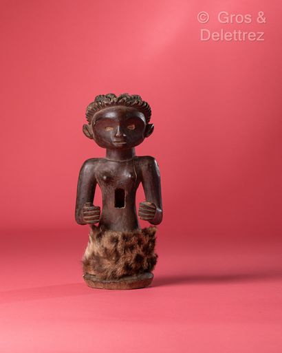 null Object : Statue

Ethnicity: Tsogho

Description: Statue with a hole in the abdomen....