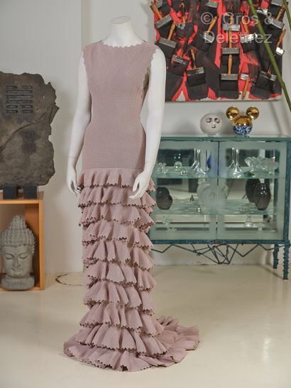 null ALAÏA Couture - Hiver 2011 - Exceptionnelle robe longue sans manche en crêpe...