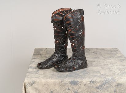 null ALAÏA - Paire de bottes lacées d'inspiration gladiateur en cuir agneau noir...