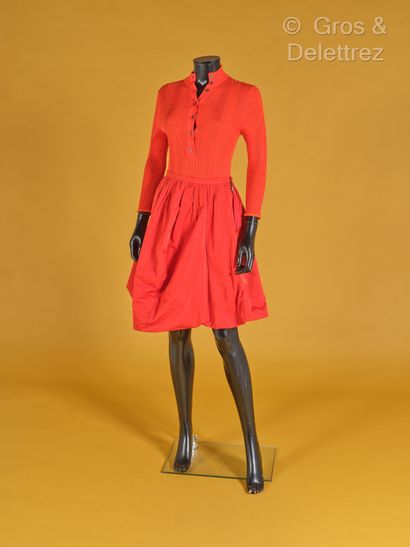 null Louis VUITTON - Outfit consisting of a vermilion wool and silk ribbed knit top,...