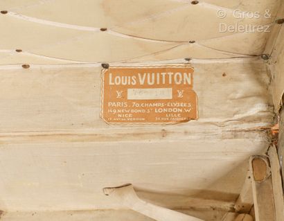 null LOUIS VUITTON Champs Elysées n°759813, n° de serrure 019360 - Malle cabine en...