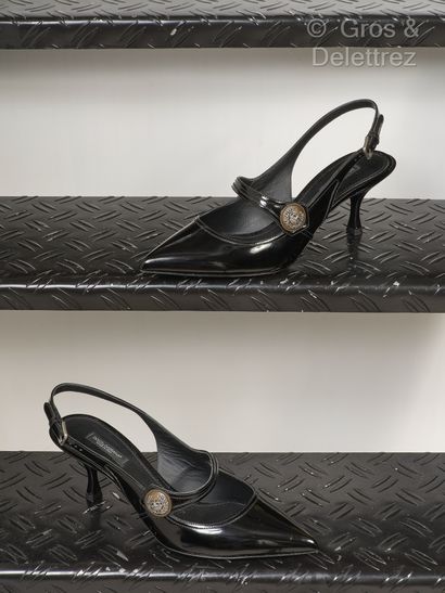 null DOLCE & GABBANA - Pair of slingbacks in black glazed calfskin, pointed toes,...