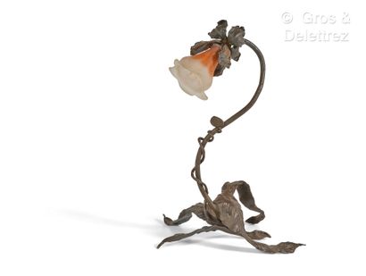Émile GALLÉ (1846-1904) Lamp with a wrought iron plant base finely hammered enclosing...