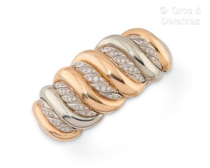 null Bracelet « Manchette » composé de volutes en or rose et gris, alternées de navettes...