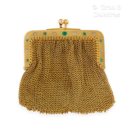 null Yellow gold purse, the setting adorned with rose-cut diamonds and round faceted...