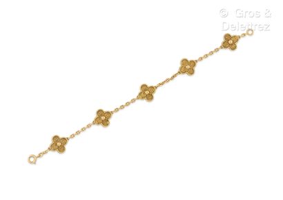 VAN CLEEF & ARPELS "Alhambra" bracelet - Yellow gold bracelet composed of a chain...