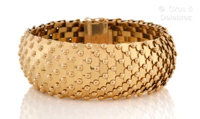 RENE BOIVIN Circa 1940 - Flexible bracelet in yellow gold composed of rectangular...