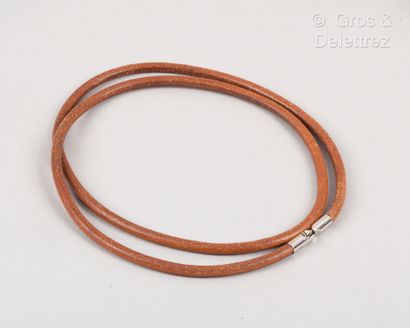 HERMES Paris Made in France Ceinture lien en cuir naturel, fermoir crochet en métal...