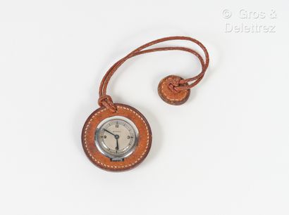 HERMES Circular bodice watch in camel leather, mechanical movement.