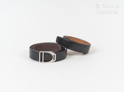 HERMES Paris Made in France Ceinture réversible 32 mm, l’un en cuir lisse noir, l’autre...