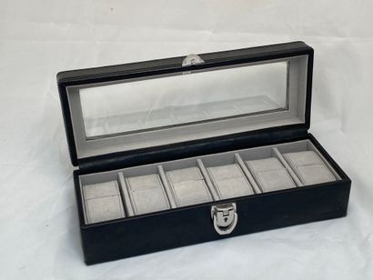 DAVIDT’S Écrin de rangement pour six montres. Dimensions : 11 x 31,5 x 8,5 cm.