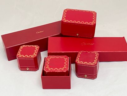 CARTIER Lot comprenant cinq écrins et une sur-boîte en carton de bracelet (6,5 x...