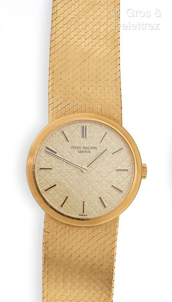 PATEK PHILIPPE Bracelet-montre en or jaune, boîtier rond (25 mm), cadran or guilloché...