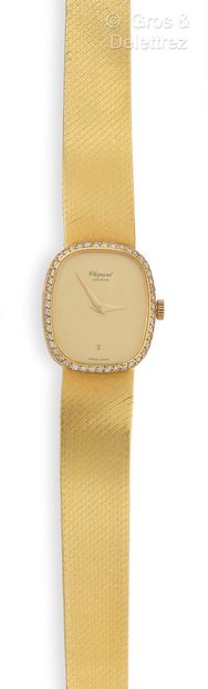 CHOPARD Bracelet-montre de dame en or jaune, boîtier tonneau (1,8 x 2,2 cm), cadran...