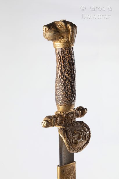 null Nice hunting dagger, chased and gilded brass guard, keyboard decorated with...