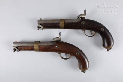 null Two military percussion pistols that can form a pair; rear locks, one dated:...