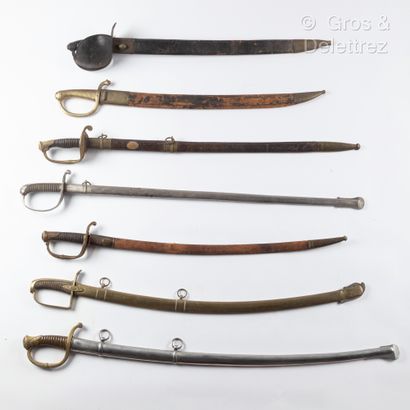 null Dutch navy saber, with its leather scabbard with two trimmings.

Circa 1840