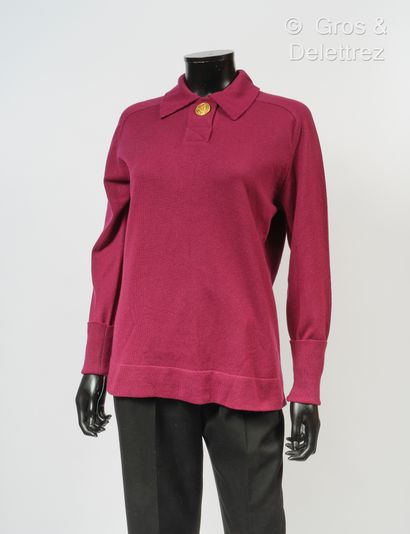 CHANEL Boutique Plum cashmere polo shirt, small collar, single breasted with a gold...