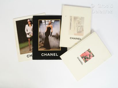 CHANEL Lot composed of four lookbooks (Wear).