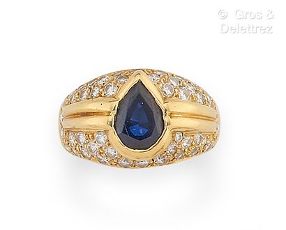 null Yellow gold ring, set with a pear-shaped sapphire on a pavement of brilliant-cut...