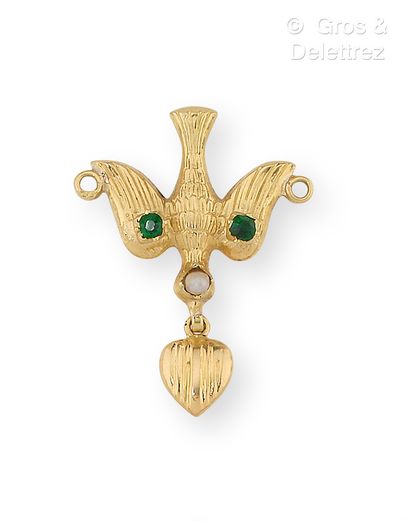null Yellow gold "Holy Spirit" pendant element, representing a dove holding a heart...