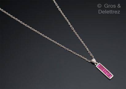 null Pendant in white gold, set with calibrated pink sapphires (treated). It is accompanied...
