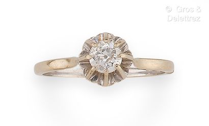 null Solitaire" ring in white gold, set with a half-cut diamond. 
Weight of the diamond:...