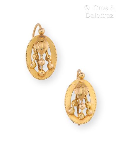 null Pair of yellow gold "Dormeuse" earrings with vine decoration. Gross weight:...