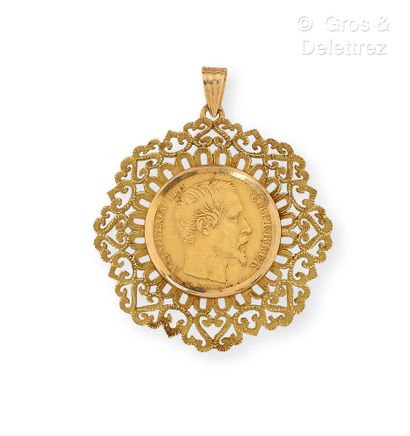 null Yellow gold pendant with openwork decoration, adorned with a 20 French franc...